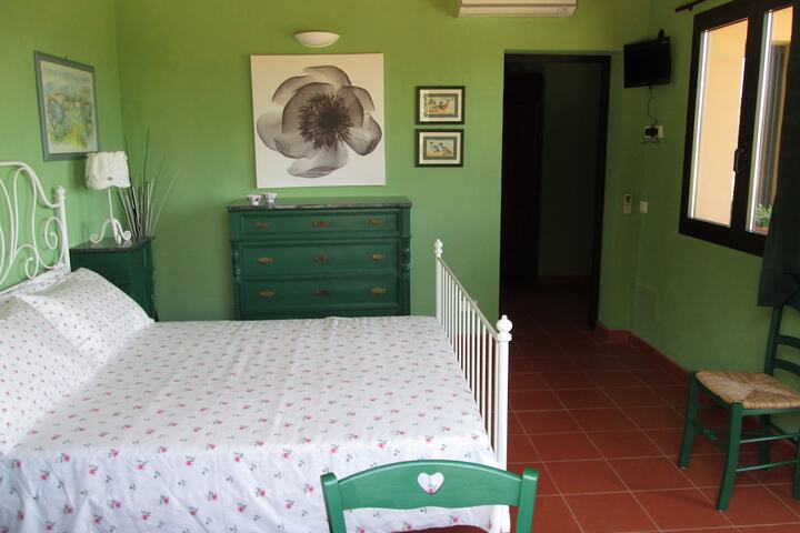 Room 9 of 38