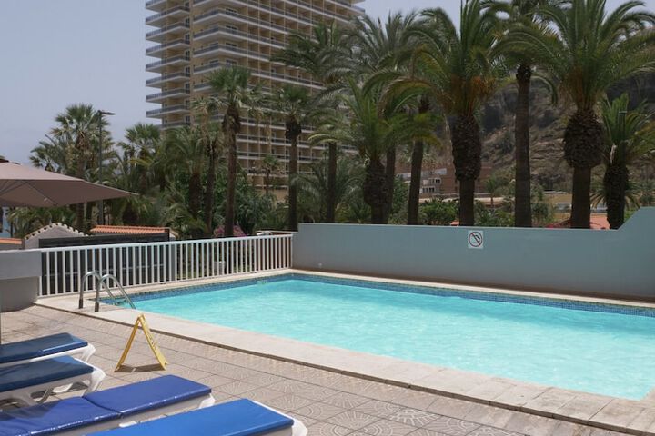 Hotel Pool