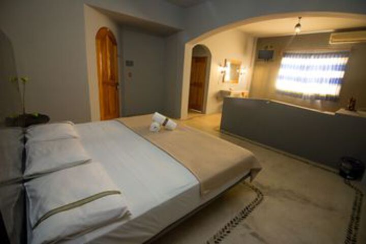 Room 13 of 32
