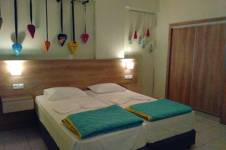 Room 15 of 112