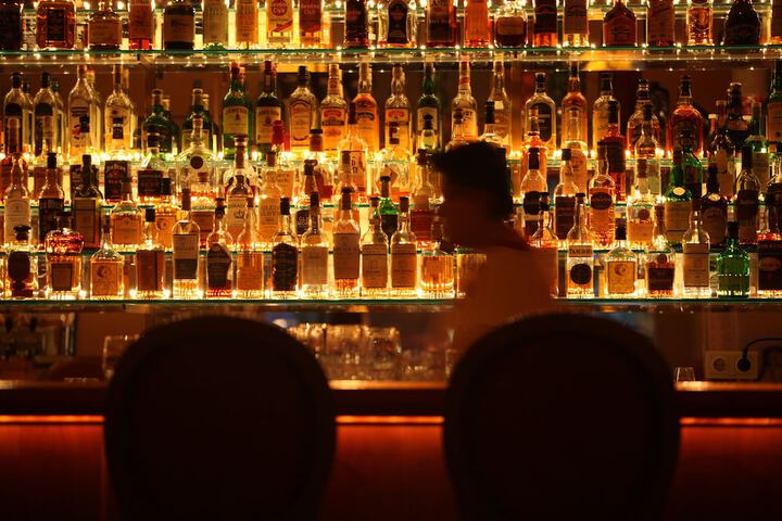 Lounge 52 of 57