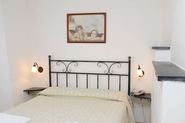 Room 4 of 33