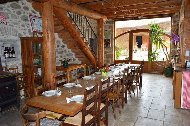 Dining 14 of 15