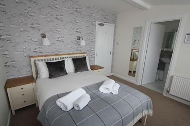 Room 3 of 25