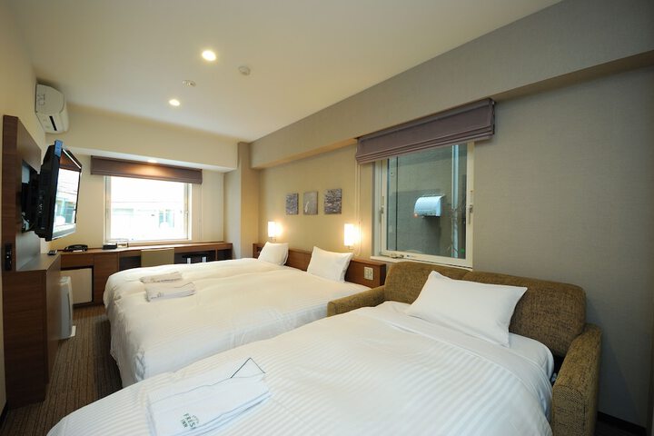 Room 17 of 49