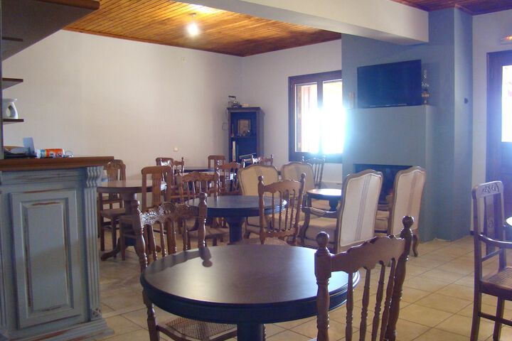 Lounge 31 of 46