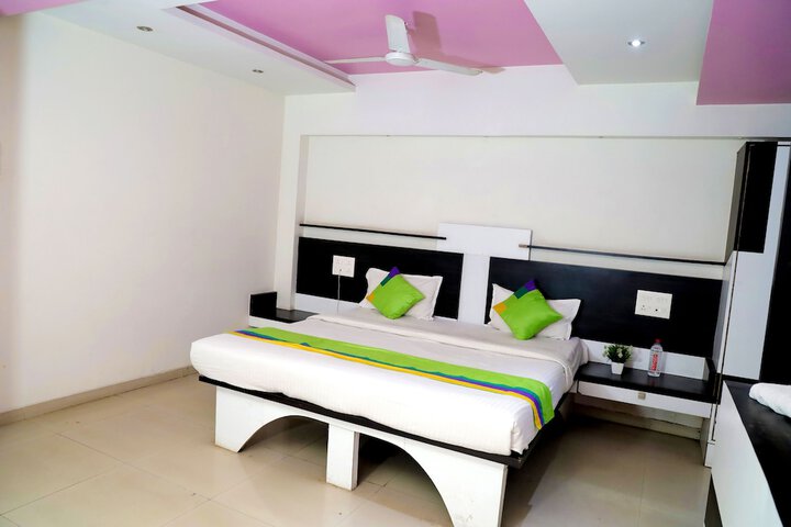Room 5 of 13