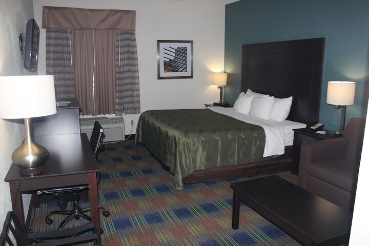 1 King Bed (1 of 11)