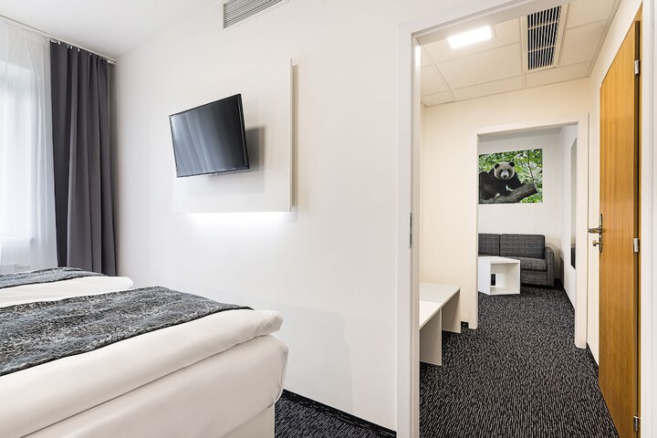 Room 13 of 133