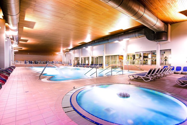 Pool 66 of 165