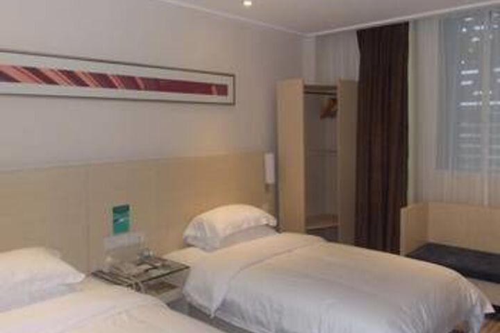 Room 5 of 7
