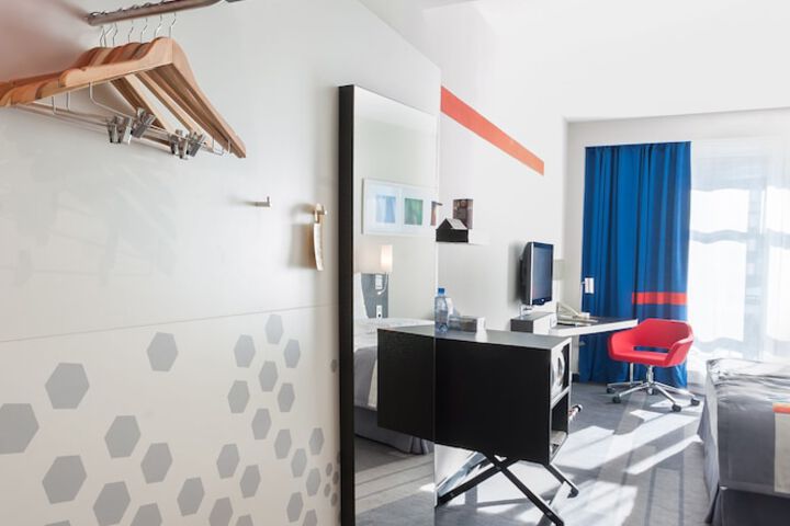 Room 10 of 114