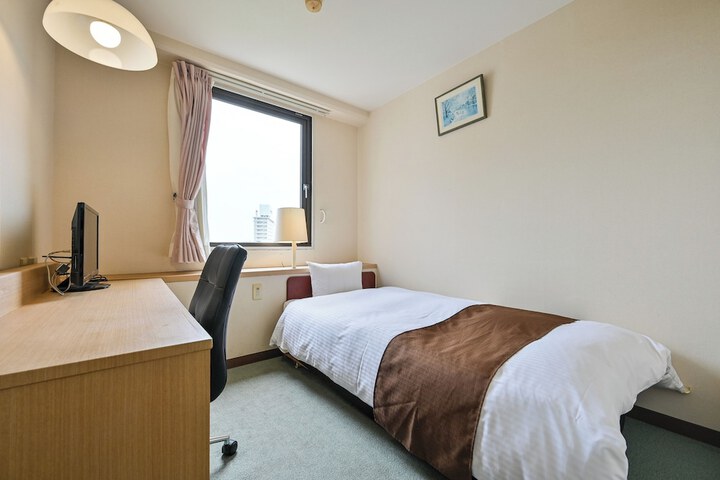 Room 12 of 36