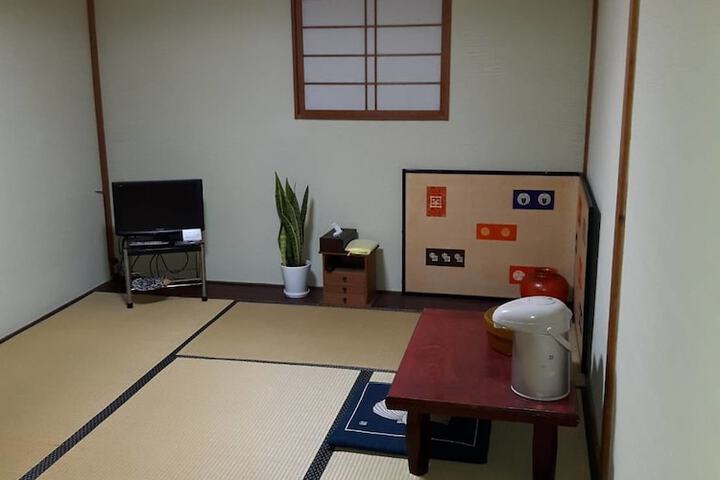 Room 8 of 29