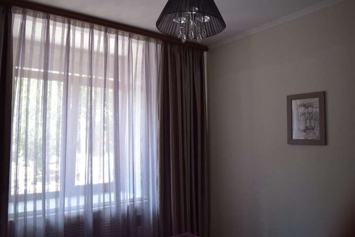 Room 6 of 27