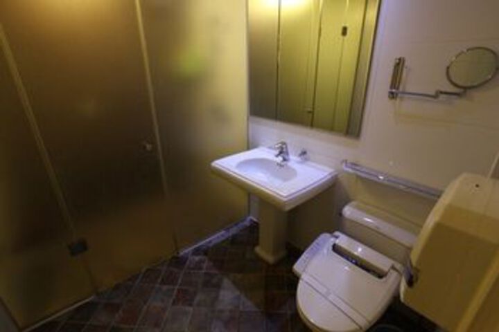 Room 2 of 61