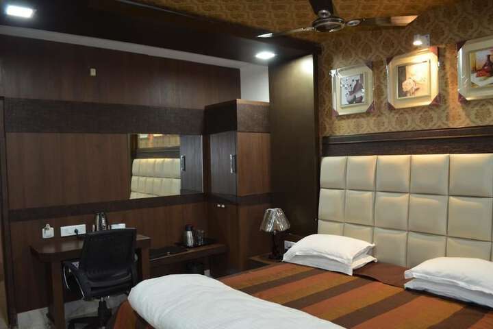 Room 3 of 31