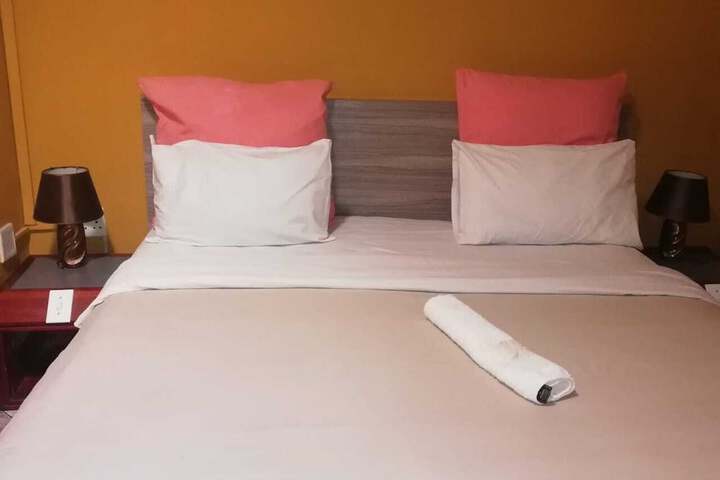 Room 14 of 33