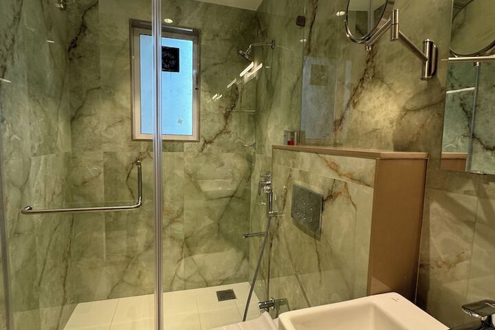 Room 16 of 19