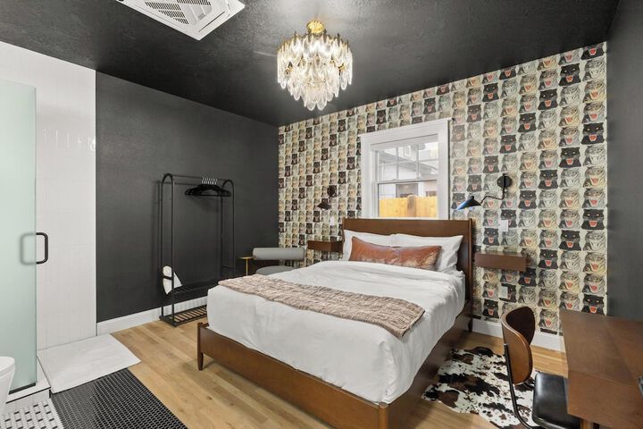 Room 41 of 65