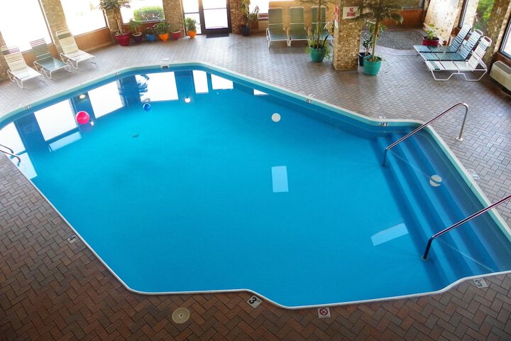 Pool 19 of 24