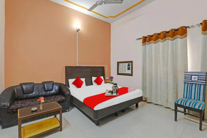 Room 5 of 13