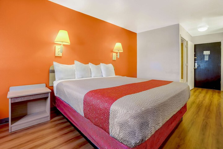 Room 16 of 39