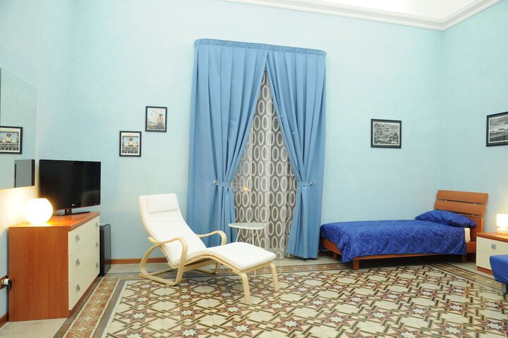 Room 14 of 32
