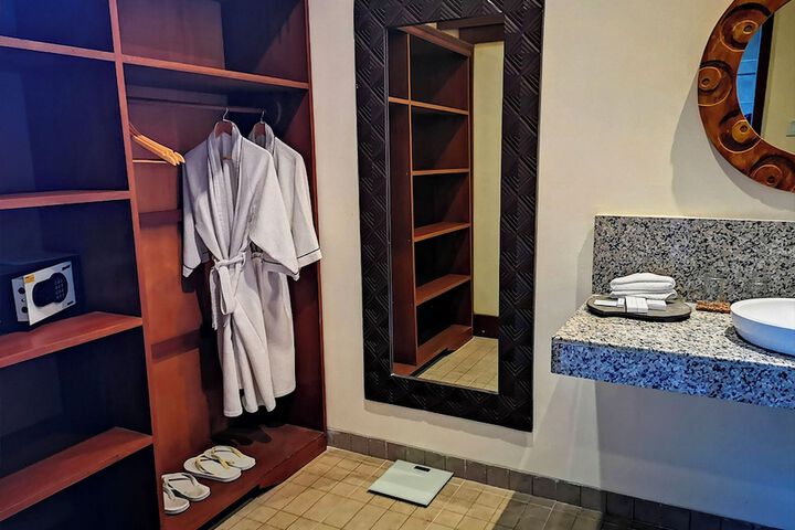 Room 65 of 96