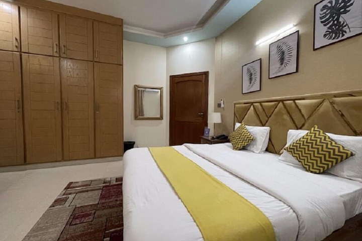 Room 4 of 11