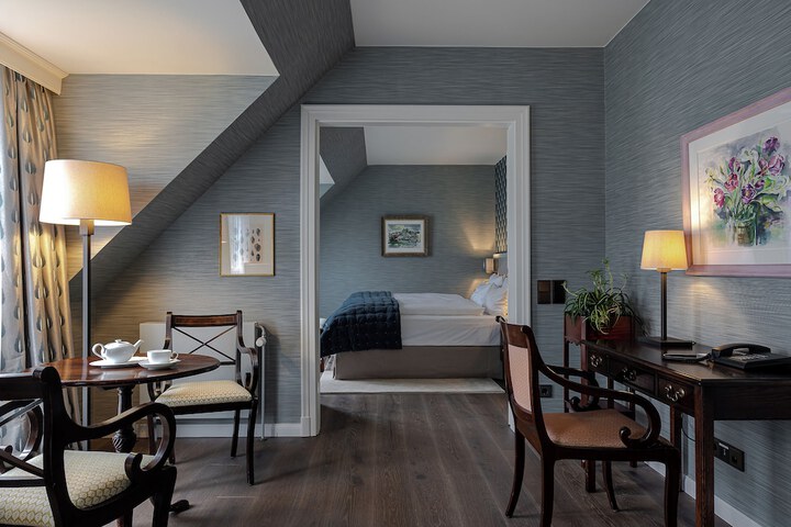 Room 32 of 73
