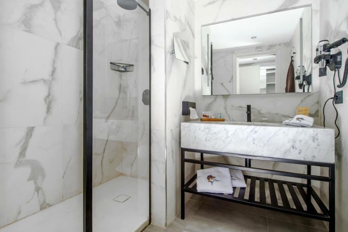 Room 18 of 33