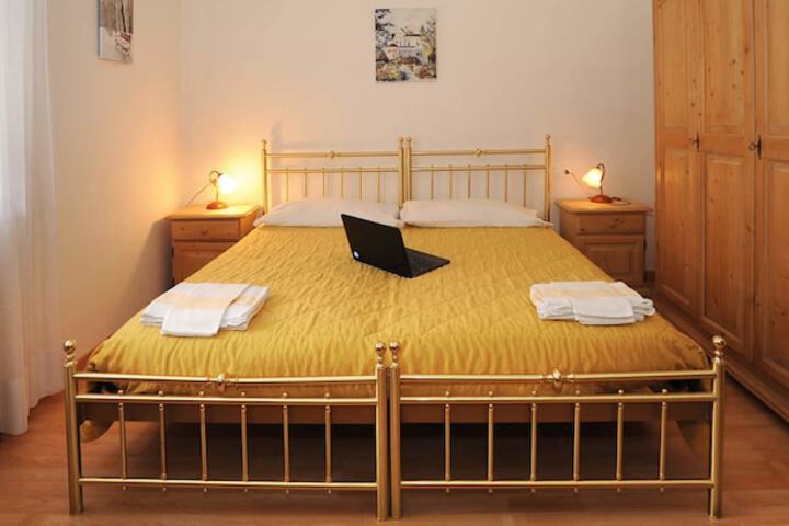 Room 6 of 29