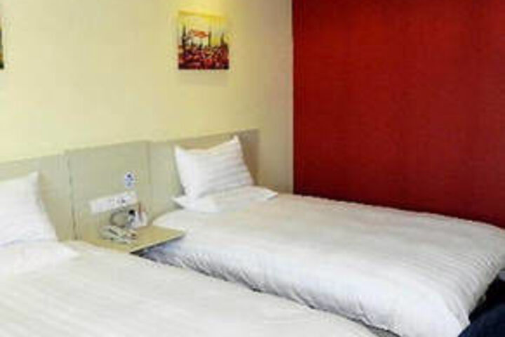 Room 3 of 27