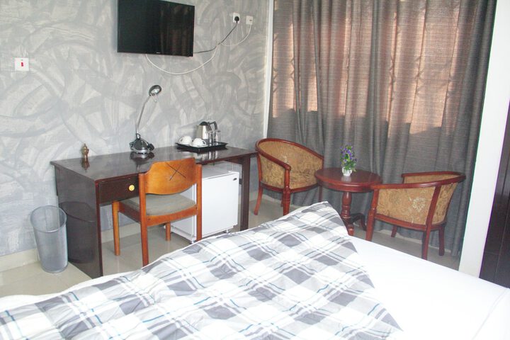 Room 10 of 42