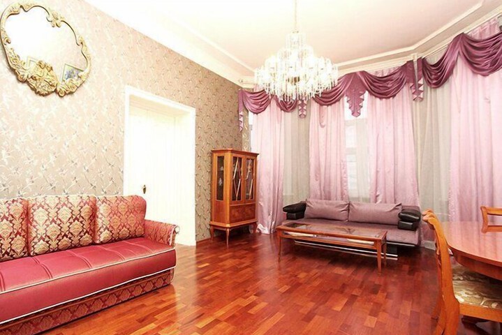 Room 13 of 20