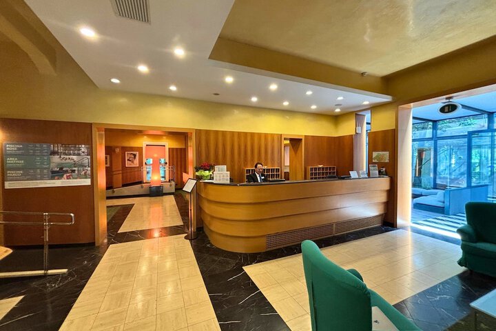 Entrance & Lobby