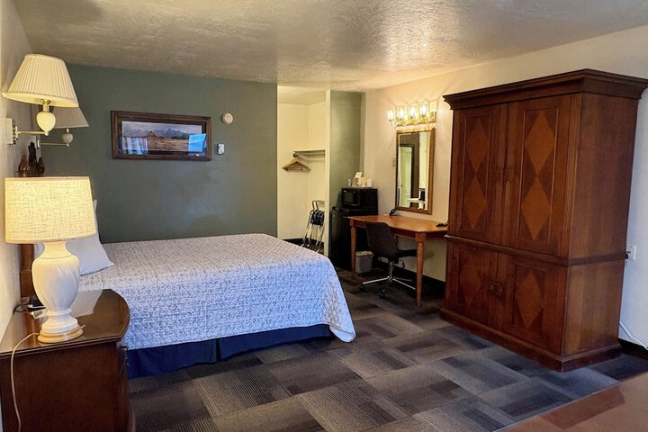 Room 16 of 38