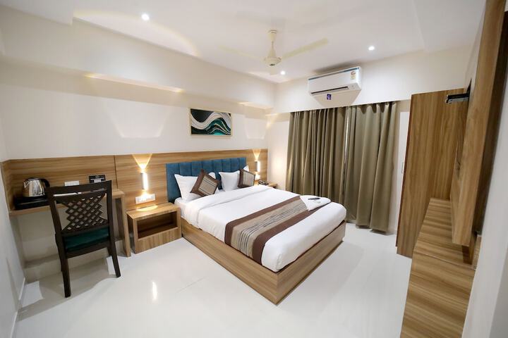 Room 6 of 30