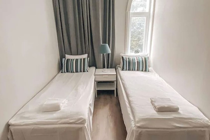 Room 8 of 30