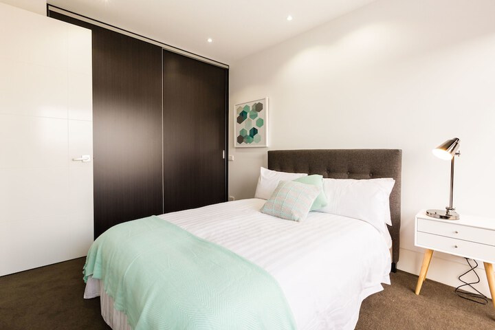 Room 9 of 28