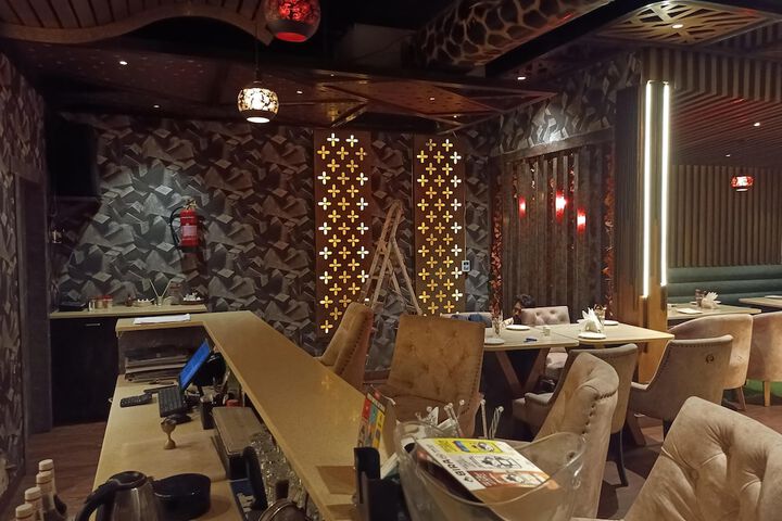 Dining 12 of 17