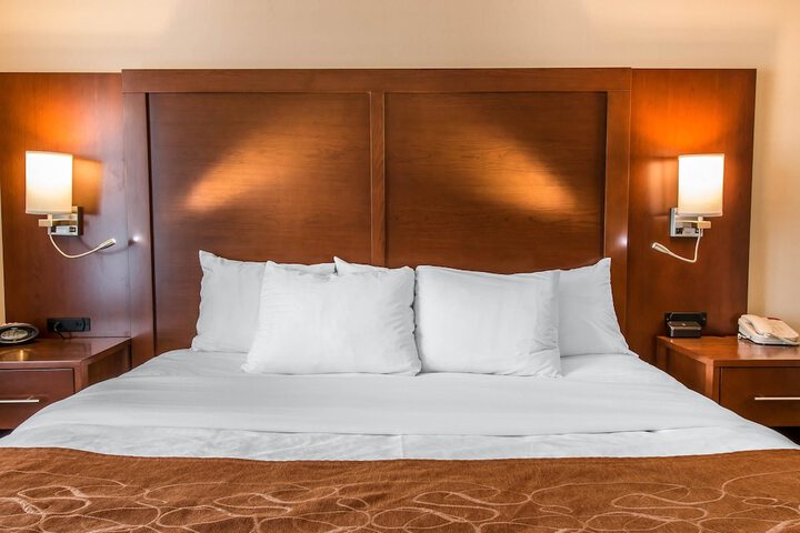 1 King Bed Suite Accessible (20 of 20)