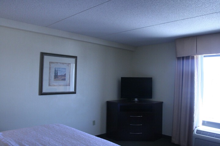 1 King Bed (5 of 22)