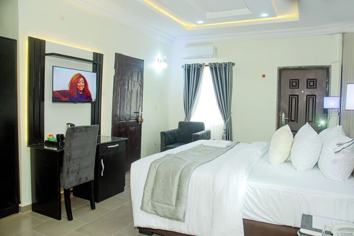Room 8 of 22
