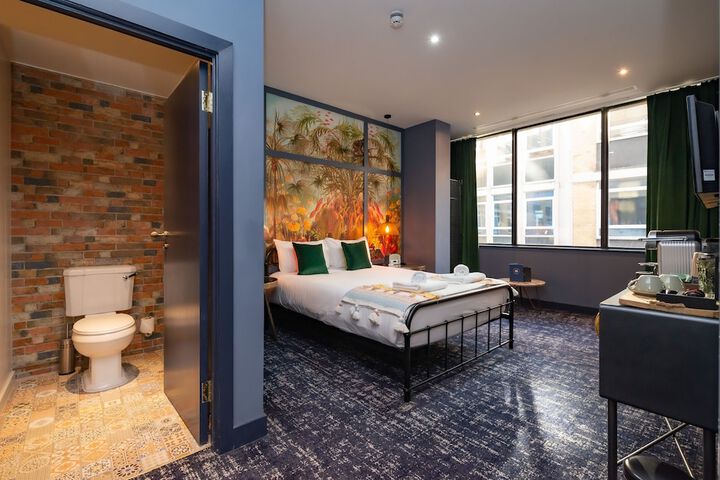 Room 25 of 144