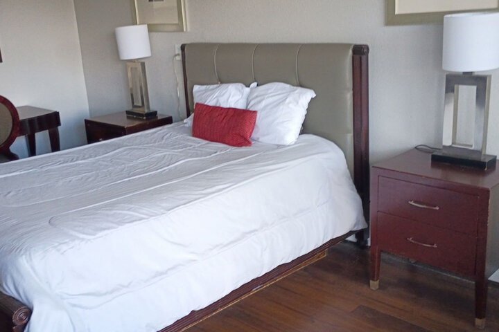 Room 33 of 48