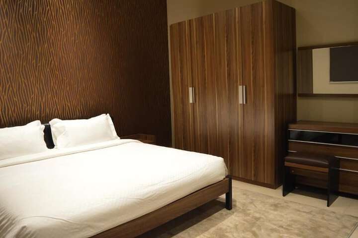 Room 9 of 24