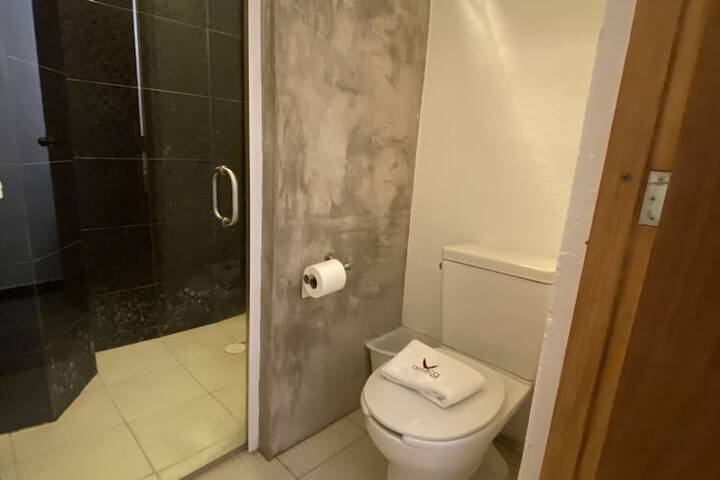 Room 140 of 193