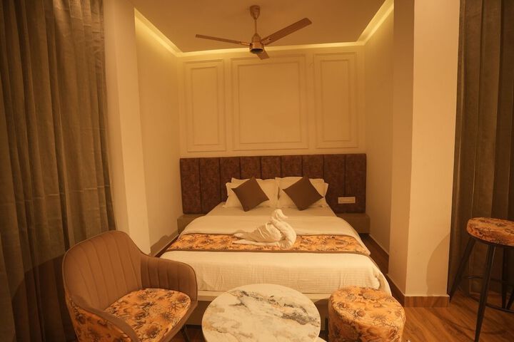 Room 8 of 20
